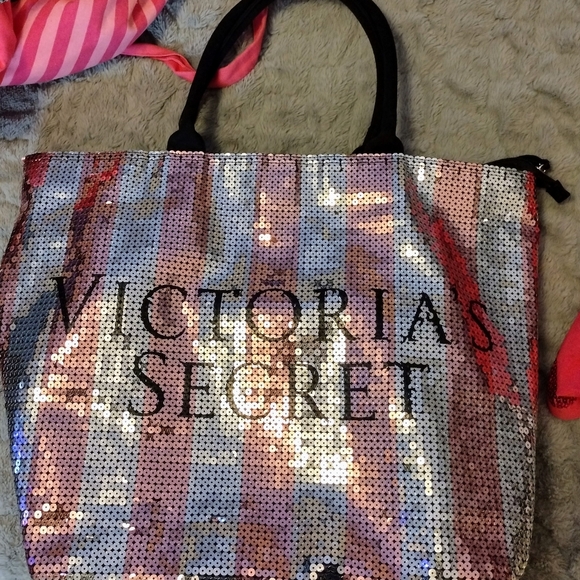 Lot of Victoria's Secret bags - Picture 2 of 5